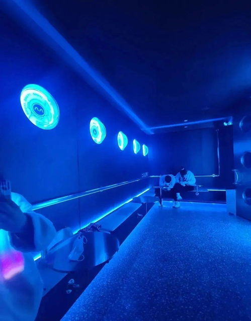 書亦燒仙草太空艙門店 科技感十足的新潮飲空間